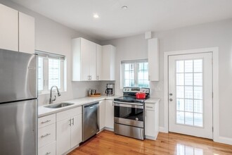 309R Sumner St, Unit #2L in Boston, MA - Building Photo - Building Photo