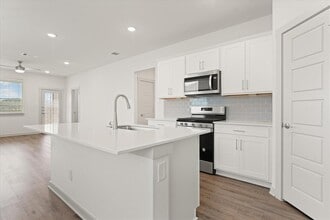 523 Millbrook Blvd in San Marcos, TX - Foto de edificio - Building Photo