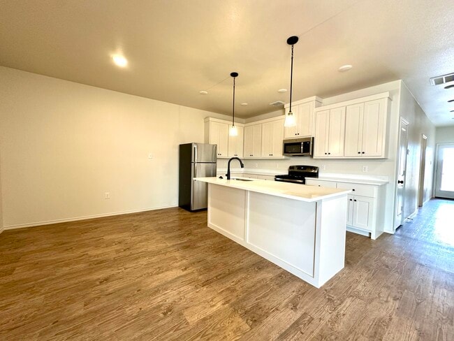 7027 40th St in Lubbock, TX - Foto de edificio - Building Photo