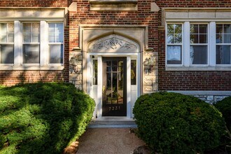 7331 Forsyth Blvd in Clayton, MO - Building Photo - Building Photo