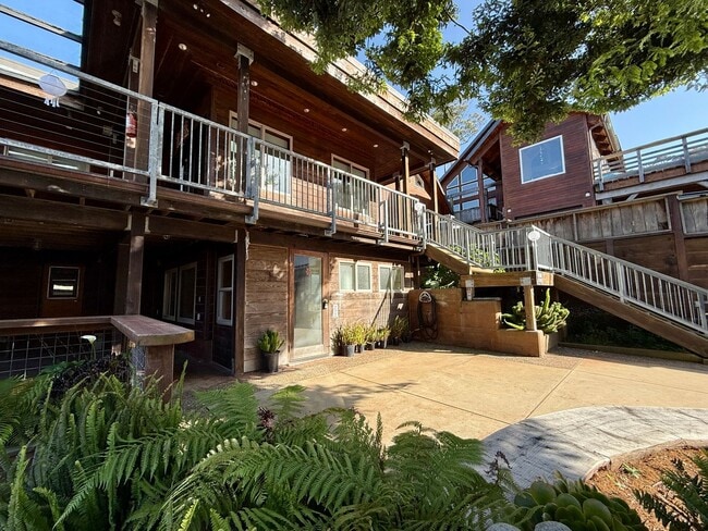 1383 Grand Ave in Pacifica, CA - Building Photo - Building Photo