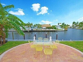 1001 SE 5th Ave in Pompano Beach, FL - Building Photo - Building Photo