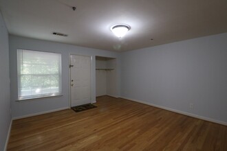 5700 Chapman Mill Dr in North Bethesda, MD - Building Photo - Building Photo