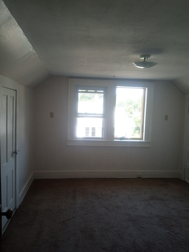 66 Williams St, Unit 66 Williams st, 3rd floor