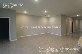 5120 Tannin Ln in Bradenton, FL - Building Photo - Building Photo
