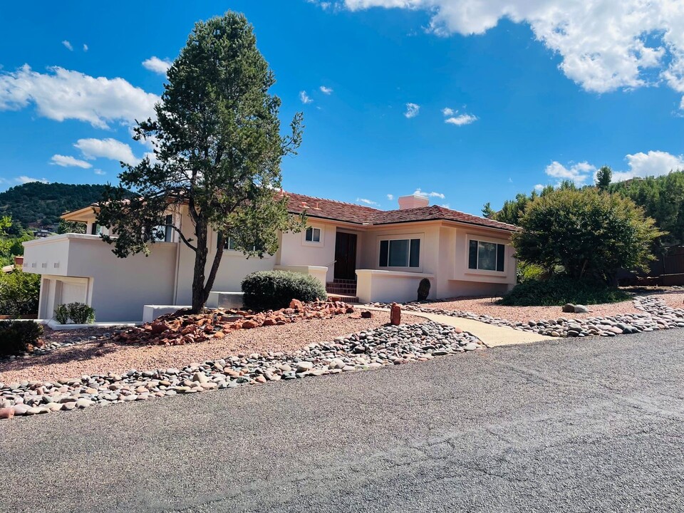 110 Rockridge Dr in Sedona, AZ - Foto de edificio