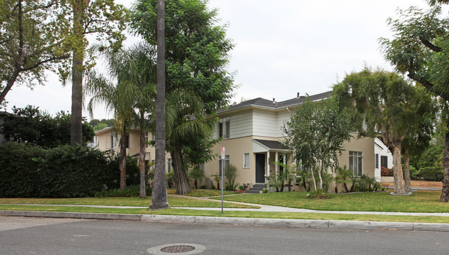 1303 Grandview Ave in Glendale, CA - Building Photo - Building Photo