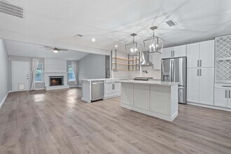 609 Blackberry Dr in Austin, TX - Building Photo - Building Photo
