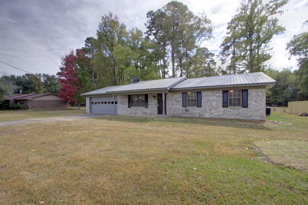 6503 Chaparral St in Texarkana, TX - Building Photo