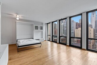 1 E Scott St in Chicago, IL - Building Photo - Building Photo