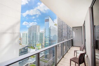 55 SW 9th St, Unit 2105 in Miami, FL - Building Photo - Building Photo