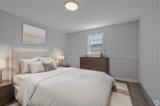 Longhill Gardens in Southampton, MA - Foto de edificio - Building Photo