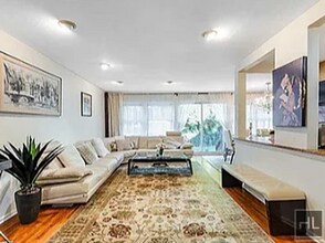 57-75-75 Cloverdale Blvd in Queens, NY - Building Photo - Building Photo