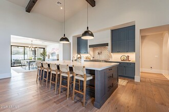 6021 N 64th Pl in Paradise Valley, AZ - Foto de edificio - Building Photo