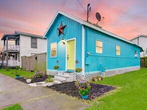 3917 Winnie St in Galveston, TX - Building Photo - Building Photo