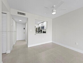 10825 SW 112th Ave in Miami, FL - Building Photo - Building Photo