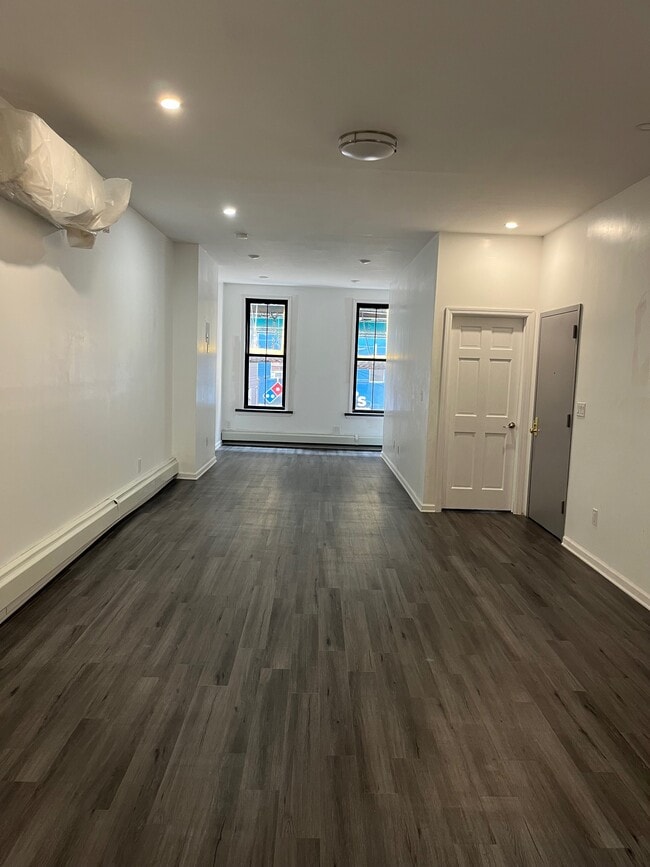 1545 Broadway, Unit 3 in Brooklyn, NY - Building Photo - Building Photo