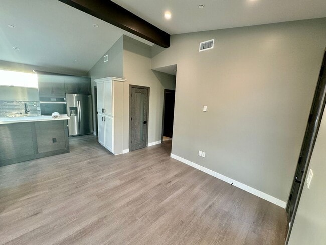 340 S Lincoln St in Burbank, CA - Building Photo - Building Photo