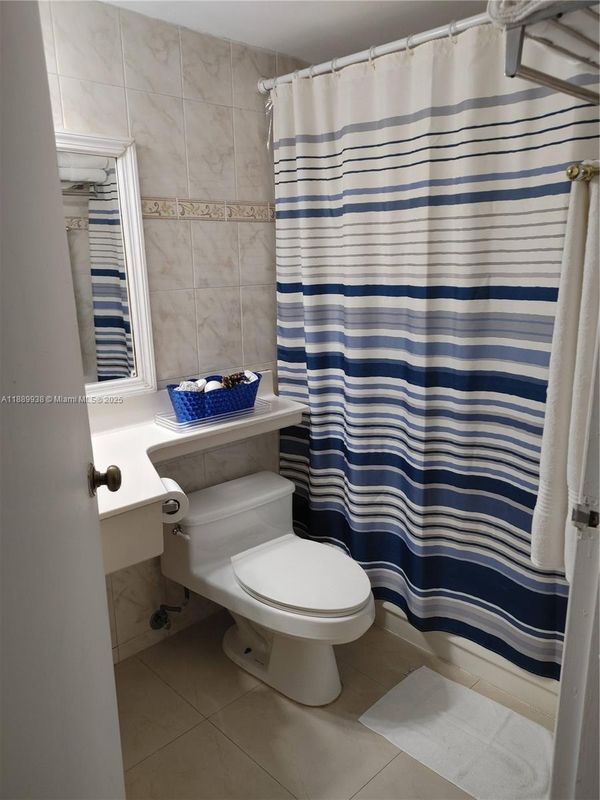 19201 Collins Ave in Sunny Isles Beach, FL - Building Photo - Building Photo