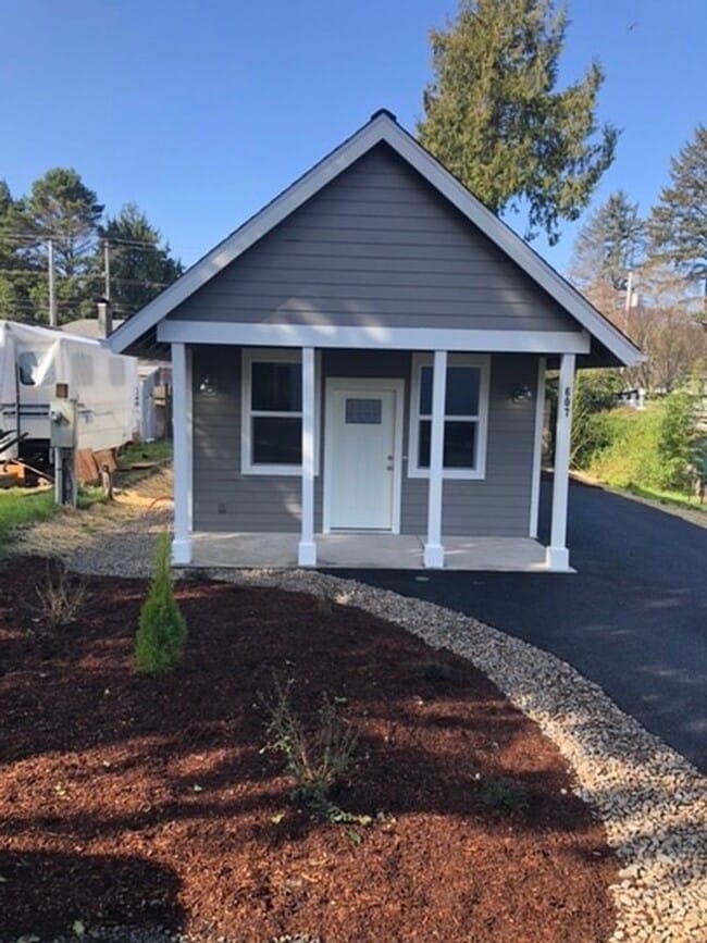 607 SE Quay Ave in Lincoln City, OR - Building Photo - Building Photo
