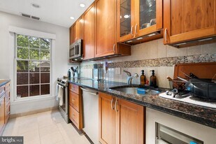 1944 N Cleveland St in Arlington, VA - Building Photo