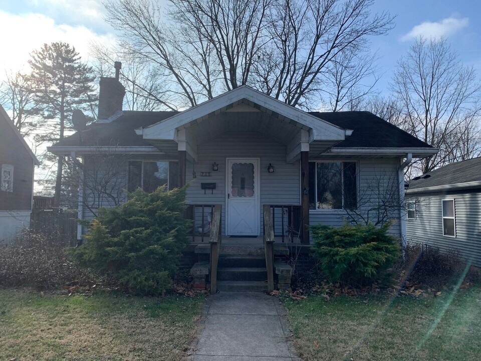 715 W Dodds St in Bloomington, IN - Building Photo