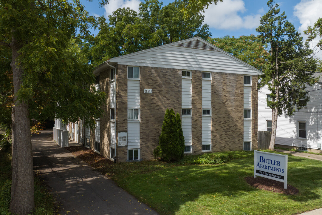 Butler Apartments in Lansing, MI - Foto de edificio