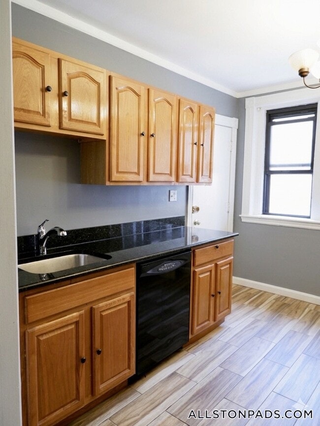 12 Glenville Ave, Unit 2 in Boston, MA - Building Photo - Building Photo