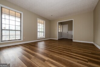 8870 Peppertree Dr in Jonesboro, GA - Foto de edificio - Building Photo