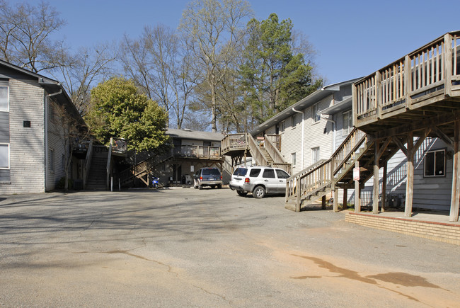 The Oaks at Woodland in Atlanta, GA - Building Photo - Building Photo