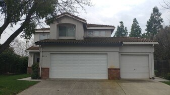 2838 Mallorca Ln in Davis, CA - Building Photo