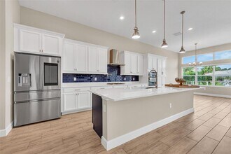 5305 Wishing Arch Dr in Apollo Beach, FL - Building Photo - Building Photo