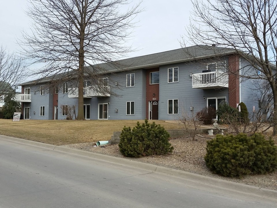 Mahaska Village in Oskaloosa, IA - Building Photo