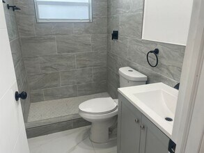 809 NW 15th Ter in Fort Lauderdale, FL - Building Photo - Building Photo