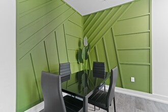 935 S Howard Ave in Tampa, FL - Foto de edificio - Building Photo