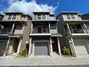13186 NE Glisan St in Portland, OR - Building Photo - Building Photo