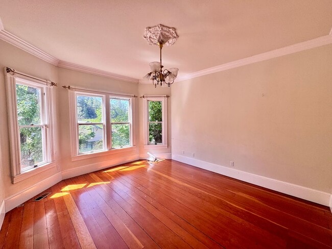 242 E Main St in Grass Valley, CA - Building Photo - Building Photo
