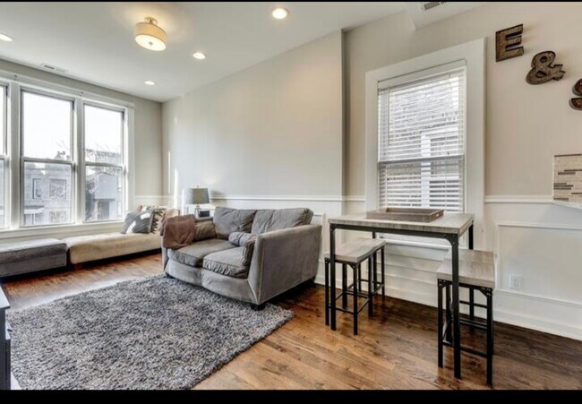 3307 W Le Moyne St in Chicago, IL - Building Photo - Building Photo
