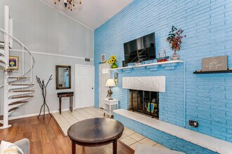 1402 Via De Luna Dr in Pensacola Beach, FL - Building Photo - Building Photo