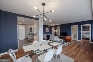 5500 Holmes Run Pkwy in Alexandria, VA - Building Photo