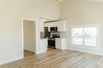 4406 Helen St in Hitchcock, TX - Building Photo - Building Photo