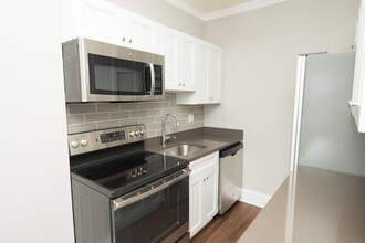 817 W Lakeside Pl in Chicago, IL - Building Photo - Building Photo