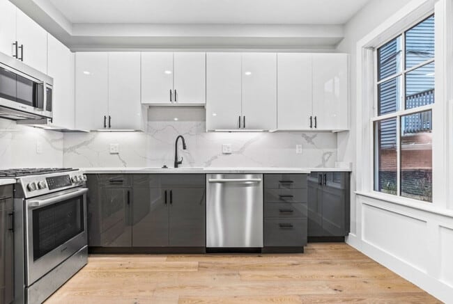 35 Union Sq, Unit #300 SMVL in Somerville, MA - Building Photo - Building Photo