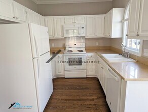 1306 Hampshire Ct in Raleigh, NC - Building Photo - Building Photo