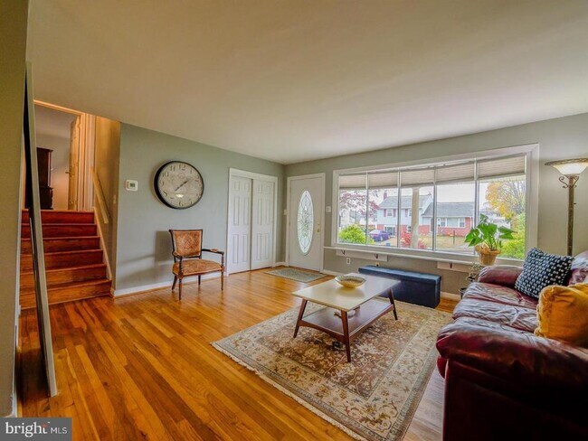 217 Bramber Dr in Broomall, PA - Foto de edificio - Building Photo