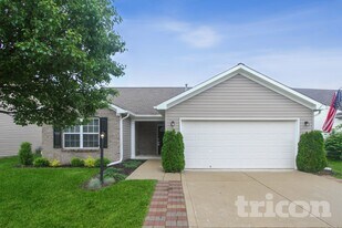 2490 Lakecrest Dr in Columbus, IN - Building Photo