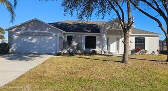 249 Americana Blvd NE in Palm Bay, FL - Building Photo