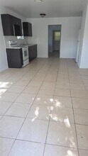606 Phippen Waiters Rd in Dania Beach, FL - Building Photo - Building Photo