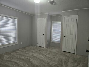 10826 Bryan Rd in Tampa, FL - Building Photo - Building Photo