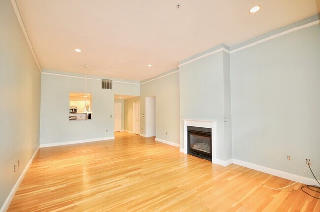 342 Bunker Hill St, Unit 2D in Boston, MA - Building Photo - Building Photo